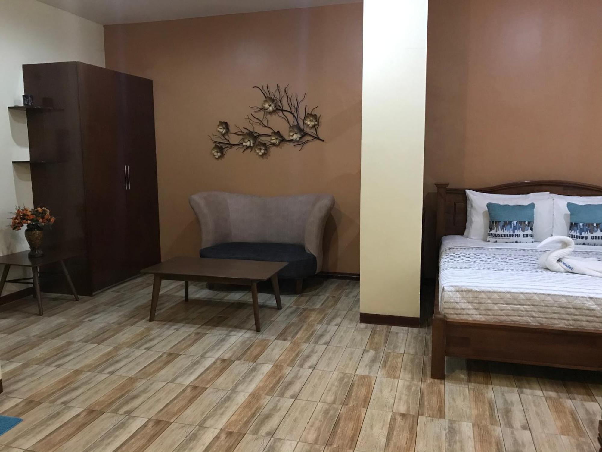 Готель Charos Dormitel Dumaguete City Екстер'єр фото