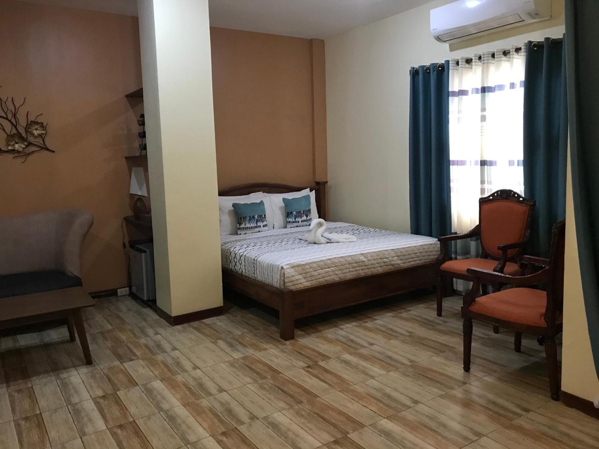 Готель Charos Dormitel Dumaguete City Екстер'єр фото